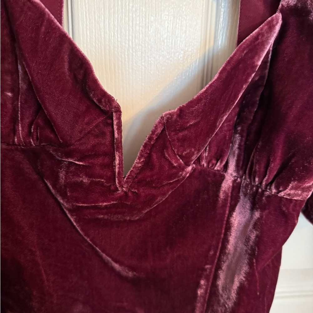 Sexy  Velvet Plum Colored Crop Top NWT
Never worn very soft velvet